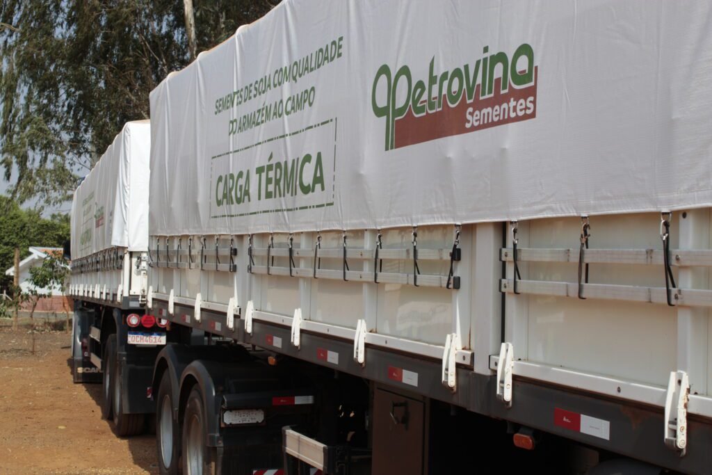 Sementes de soja sendo transportadas com Carga Térmica da Petrovina